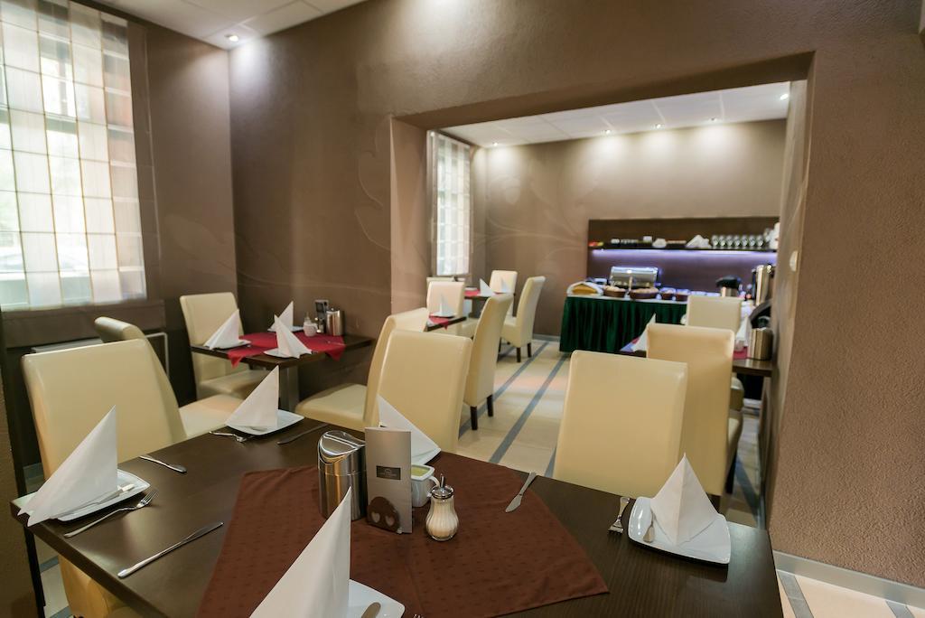 Hotel Fuerdohaz Nyíregyháza Buitenkant foto