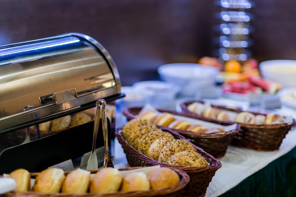 Hotel Fuerdohaz Nyíregyháza Buitenkant foto