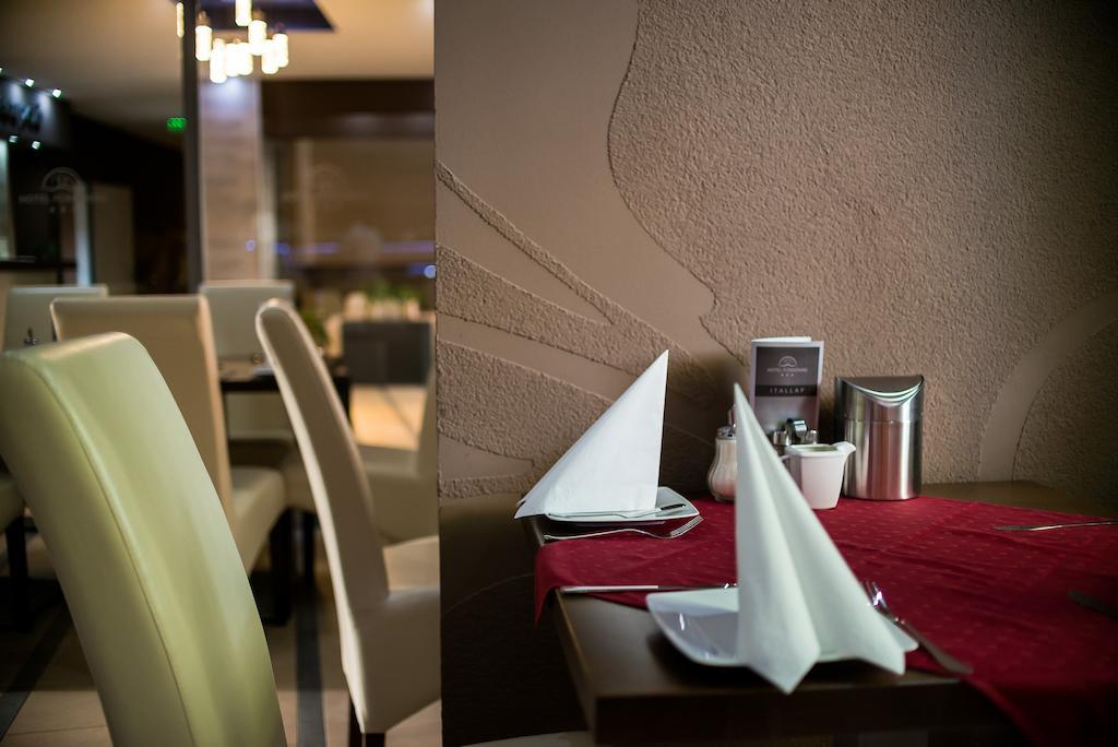 Hotel Fuerdohaz Nyíregyháza Buitenkant foto