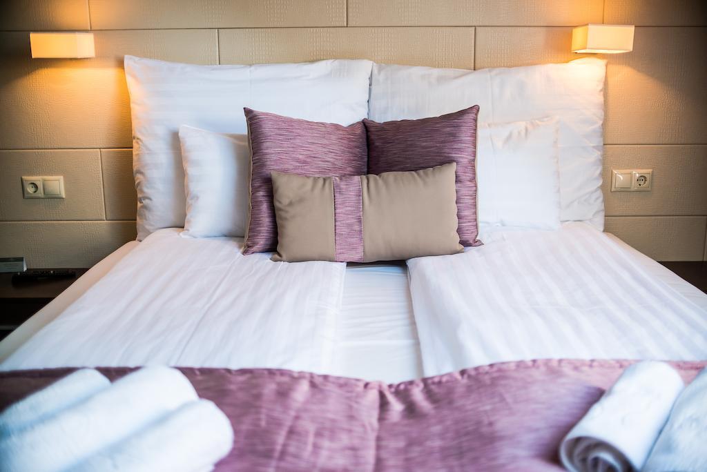 Hotel Fuerdohaz Nyíregyháza Buitenkant foto