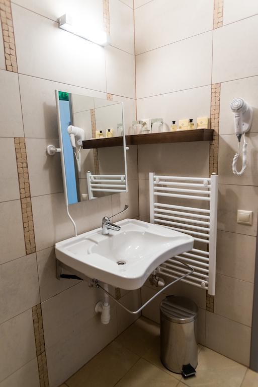 Hotel Fuerdohaz Nyíregyháza Buitenkant foto