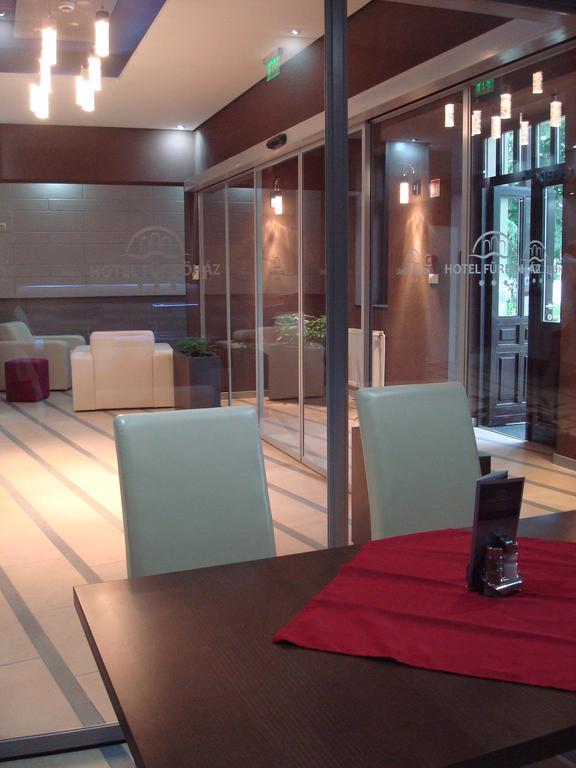 Hotel Fuerdohaz Nyíregyháza Buitenkant foto