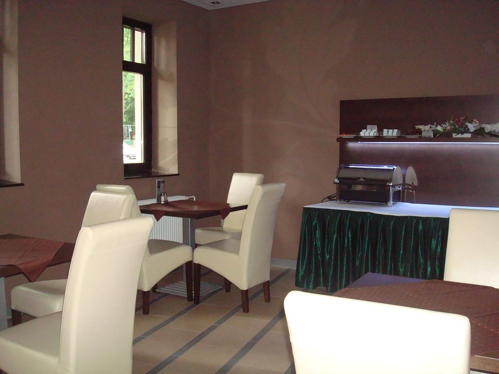Hotel Fuerdohaz Nyíregyháza Buitenkant foto