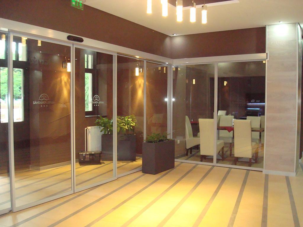 Hotel Fuerdohaz Nyíregyháza Buitenkant foto