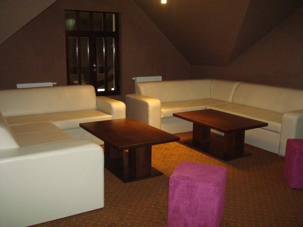 Hotel Fuerdohaz Nyíregyháza Buitenkant foto