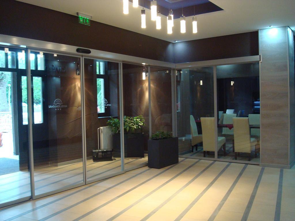 Hotel Fuerdohaz Nyíregyháza Buitenkant foto