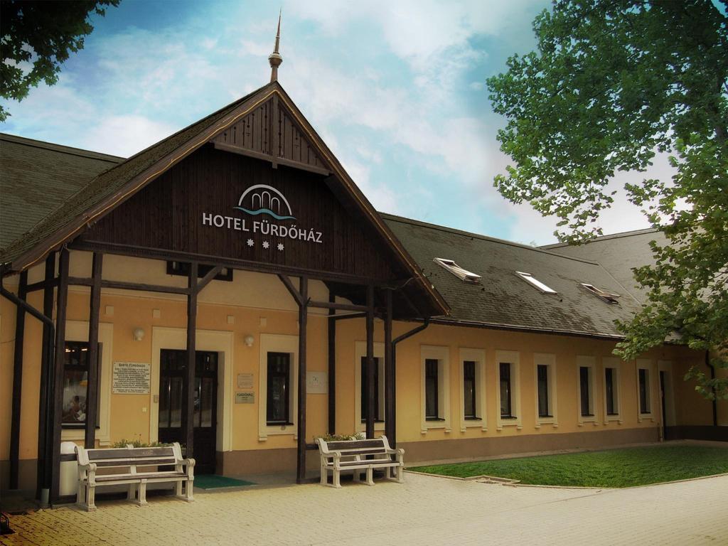 Hotel Fuerdohaz Nyíregyháza Buitenkant foto