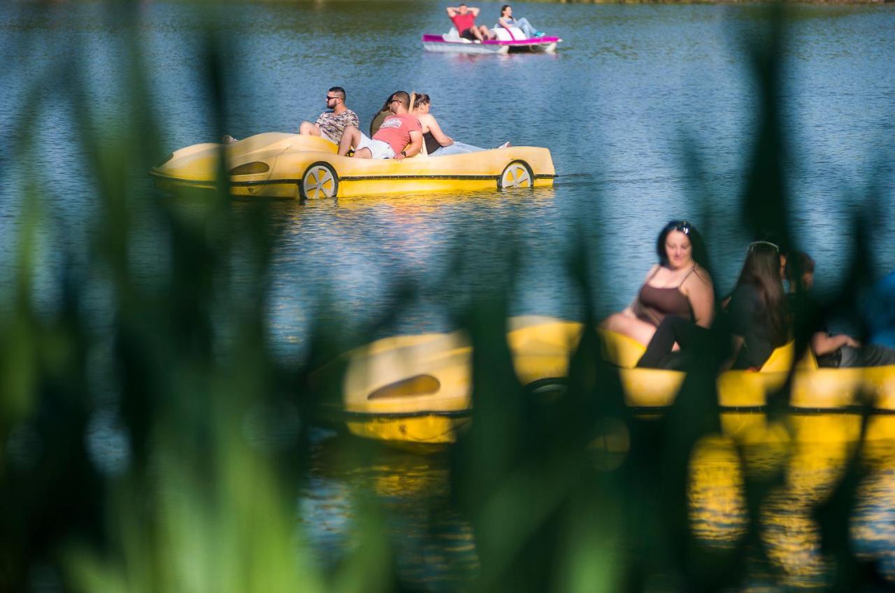 Hotel Fuerdohaz Nyíregyháza Buitenkant foto